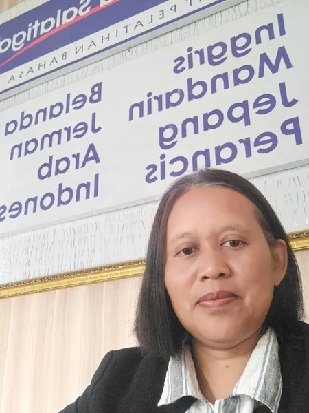 Patrisia Nining Pangestuti - Direktur Kotabahasa
